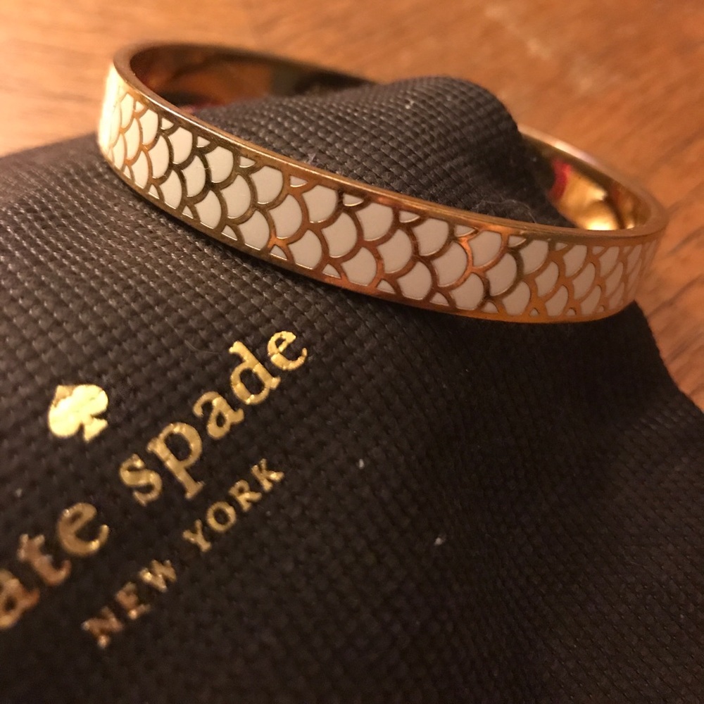 Kate spade "go with the flow" scalloped bangle